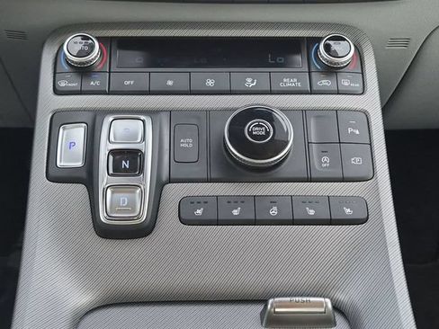 Used 2025 Hyundai Palisade SEL FWD image 16
