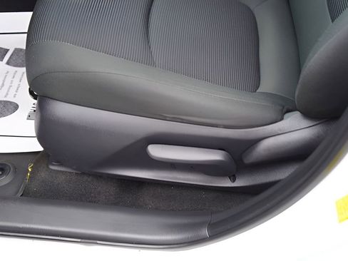 Used 2024 Toyota RAV4 LE AWD/4WD image 17