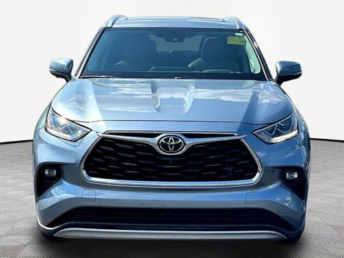 Used 2023 Toyota Highlander Platinum AWD/4WD image 2