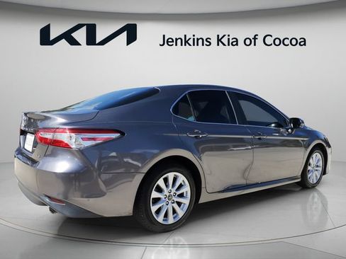 Used 2018 Toyota Camry LE w/ Convenience Package FWD image 4