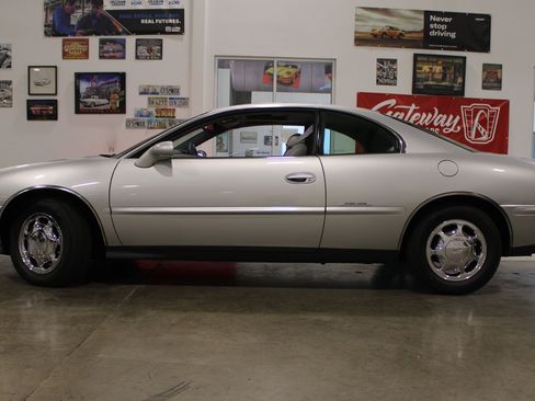 Used 1999 Buick Riviera Supercharged Coupe FWD image 22