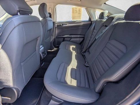 Used 2018 Ford Fusion SE w/ Fusion SE Technology Package FWD image 18