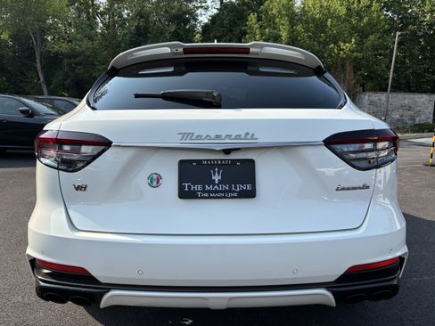 Used 2023 Maserati Levante Trofeo image 4