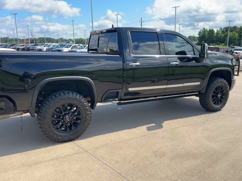 Used 2024 Chevrolet Silverado 2500 High Country w/ High Country Premium Package AWD/4WD image 9