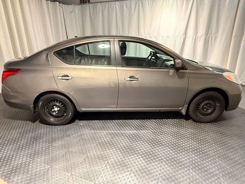 Used 2012 Nissan Versa SV image 10