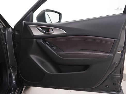Used 2017 MAZDA MAZDA3 Touring FWD image 9