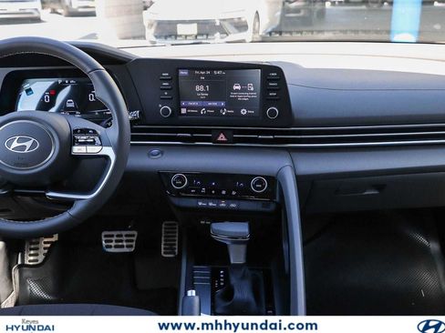 New 2025 Hyundai Elantra Sport FWD image 11