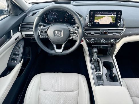 Used 2018 Honda Accord Touring image 29