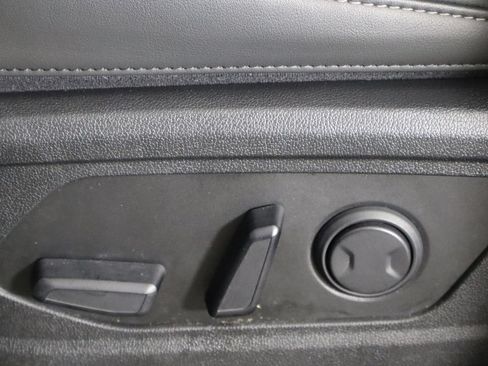 Used 2025 Kia Sorento S w/ Panoramic Sunroof Package FWD image 24