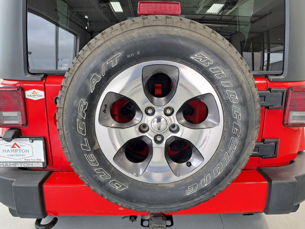 Used 2016 Jeep Wrangler Sahara w/ Connectivity Group AWD/4WD image 23