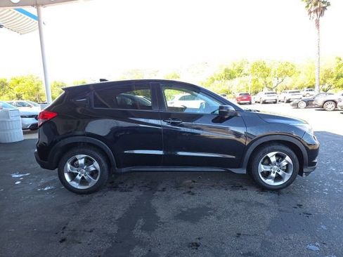 Used 2017 Honda HR-V EX image 5