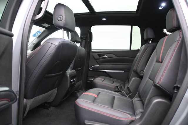 Used 2025 Chevrolet Traverse RS AWD/4WD image 18