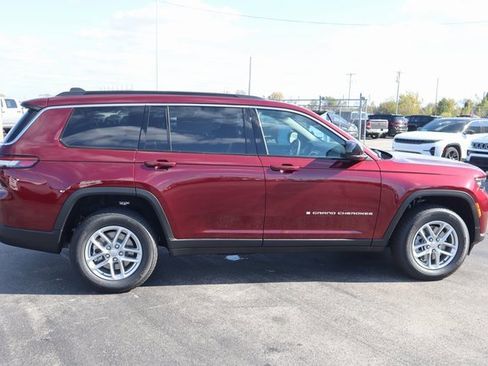 New 2025 Jeep Grand Cherokee L Laredo image 3