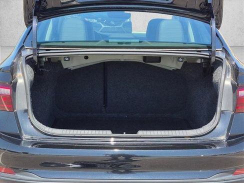 Used 2023 Volkswagen Jetta SE w/ Panoramic Sunroof Package FWD image 6