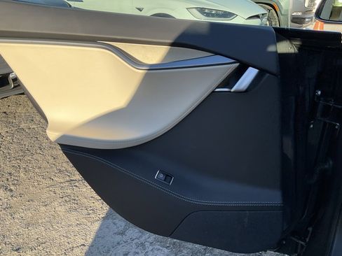 Used 2019 Tesla Model S Long Range image 32