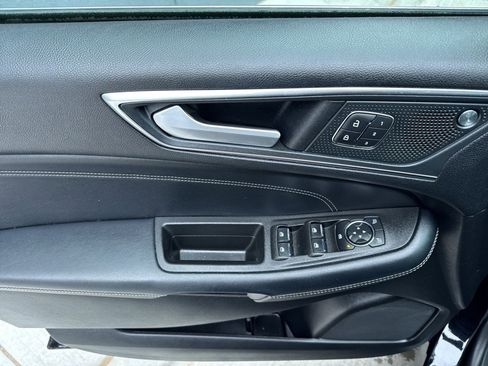 Used 2020 Ford Edge Titanium image 17