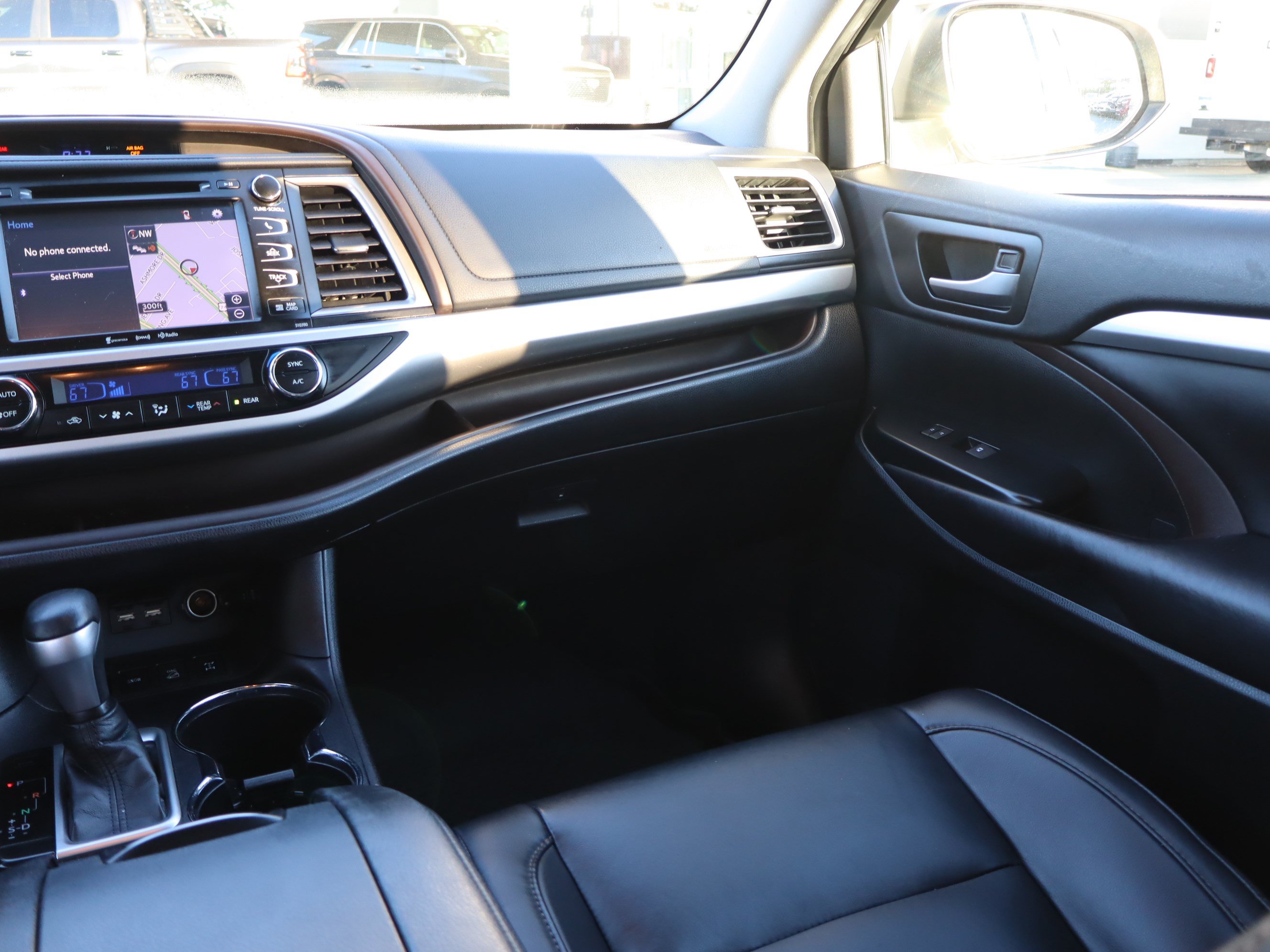 Used 2019 Toyota Highlander XLE AWD/4WD image 15