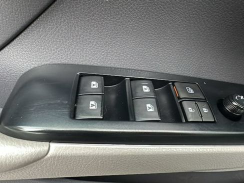 Used 2020 Toyota Camry SE w/ Carpet Mat Package FWD image 22