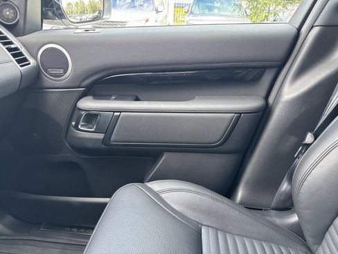 Certified 2025 Land Rover Discovery S image 24