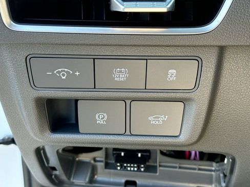 Used 2025 Hyundai Sonata Limited FWD image 14