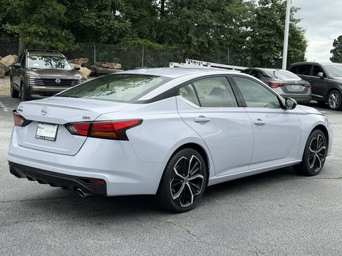 Used 2024 Nissan Altima 2.5 SR FWD image 7