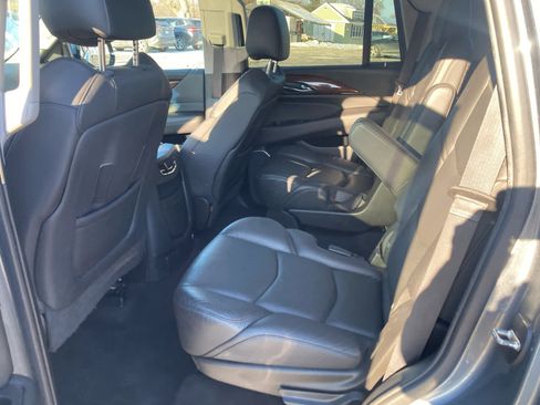 Used 2019 Cadillac Escalade Luxury w/ LPO, Radiant Package image 16