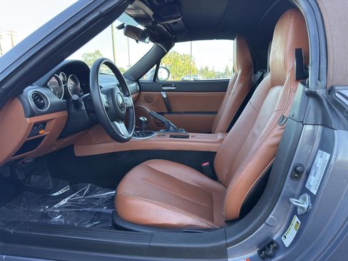 Used 2006 MAZDA MX-5 Miata Grand Touring w/ Premium Pkg image 14