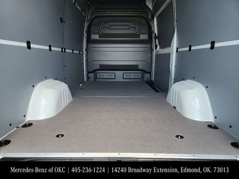 Used 2025 Mercedes-Benz Sprinter 2500 image 33