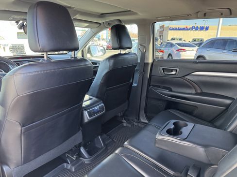 Used 2019 Toyota Highlander XLE image 34