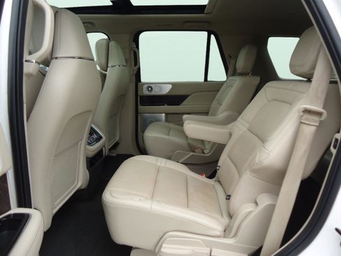Used 2021 Lincoln Navigator Reserve image 34