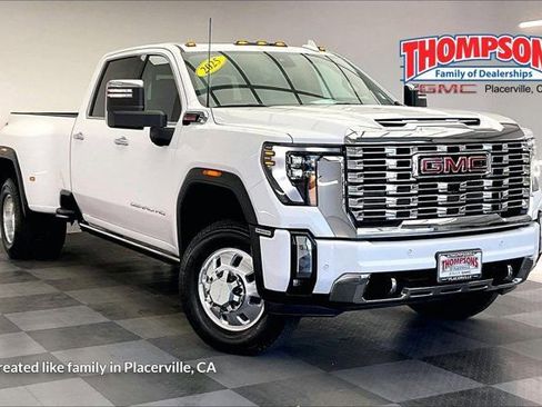 Used 2025 GMC Sierra 3500 Denali w/ Denali Reserve Package AWD/4WD image 1