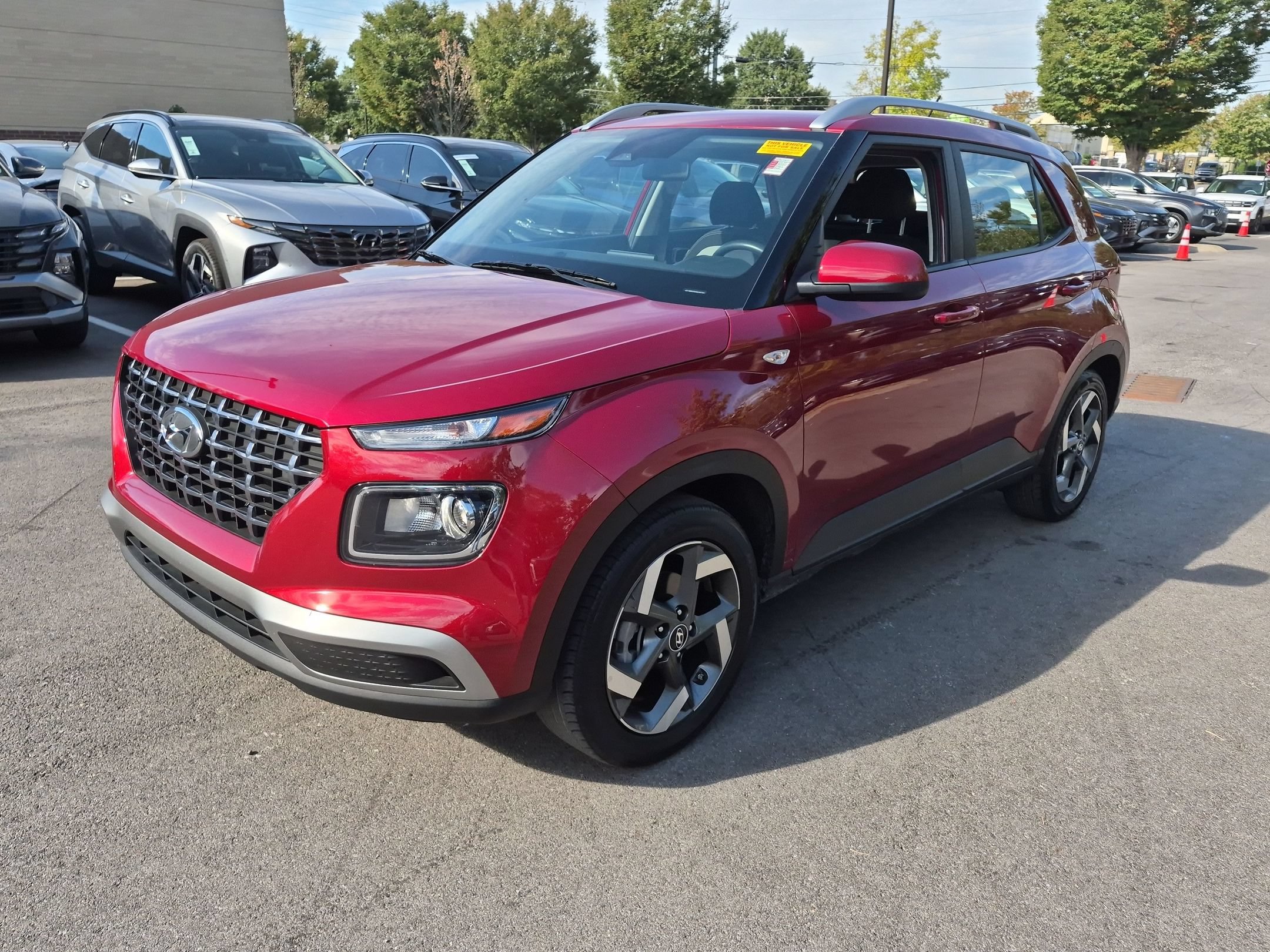 Certified 2025 Hyundai Venue SEL FWD image 1