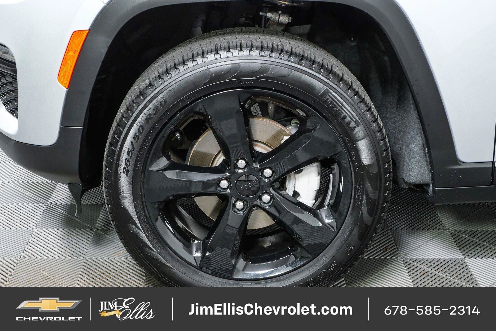 Used 2025 Jeep Grand Cherokee Limited w/ Black Appearance Package RWD image 38