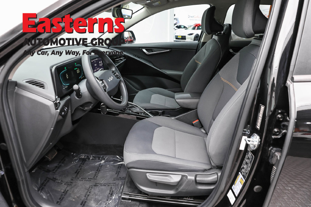 Used 2024 Kia Niro LX FWD image 14