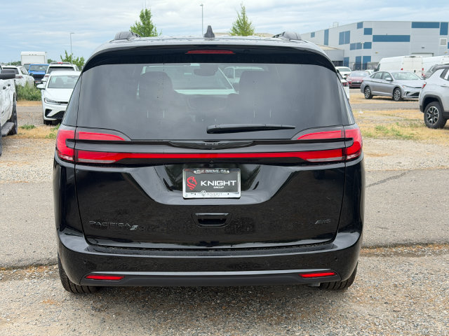 New 2026 Chrysler Pacifica Select AWD/4WD image 7
