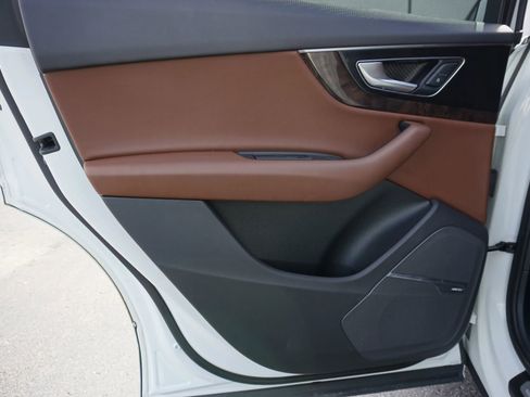 Used 2018 Audi Q7 3.0T Premium Plus image 11