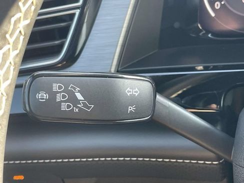 Certified 2024 Volkswagen Atlas Cross Sport SE FWD image 23