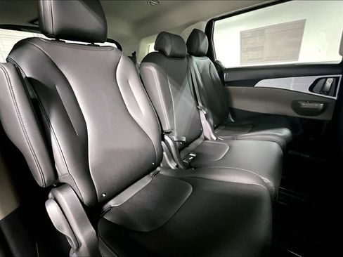 New 2026 Kia Carnival image 9