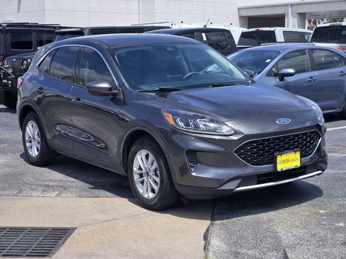 Used 2020 Ford Escape SE FWD image 3