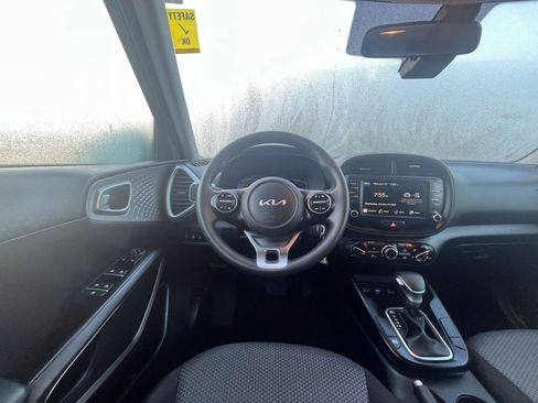 Used 2025 Kia Soul LX w/ LX Technology Package image 32