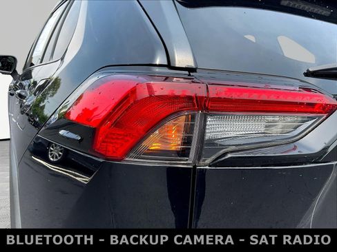 Used 2020 Toyota RAV4 LE AWD/4WD image 23