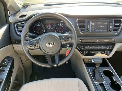 Used 2019 Kia Sedona LX image 12