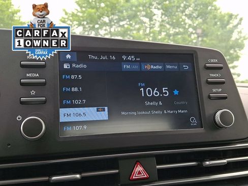 Used 2021 Hyundai Elantra SE FWD image 18