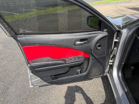 Used 2016 Dodge Charger SXT image 11
