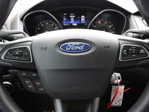 Used 2016 Ford Focus SE w/ SE Power Seat Package FWD image 13
