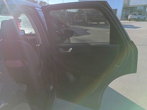 Used 2020 Ford Escape SE image 21