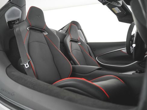 Used 2025 McLaren Artura Spider RWD image 37