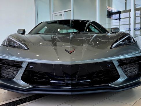 Used 2022 Chevrolet Corvette Stingray Preferred Cpe w/ Z51 Performance Package RWD image 2