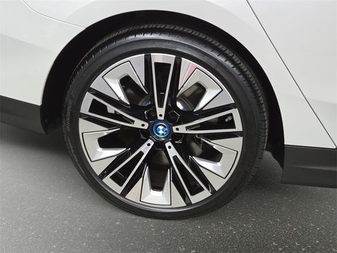 Used 2025 BMW i5 xDrive40 w/ Premium Package image 35