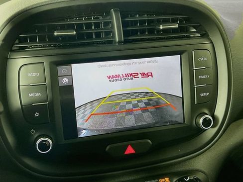 Used 2025 Kia Soul LX w/ LX Technology Package FWD image 17